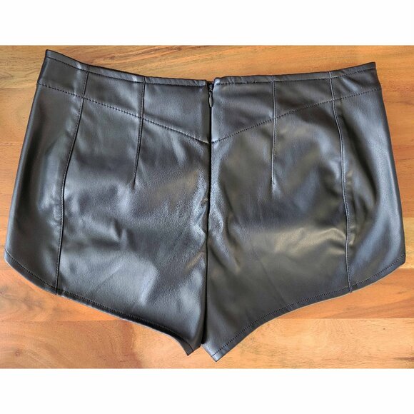 NWOT Free People We The Free Size M Keep It Brief Vegan Leather Micro Shorts - Picture 4 of 7